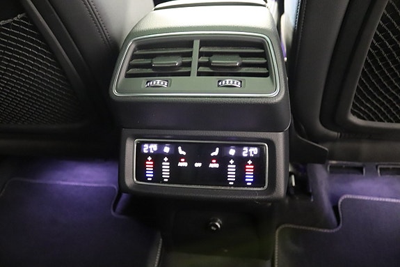 Audi e-tron 10 of 18