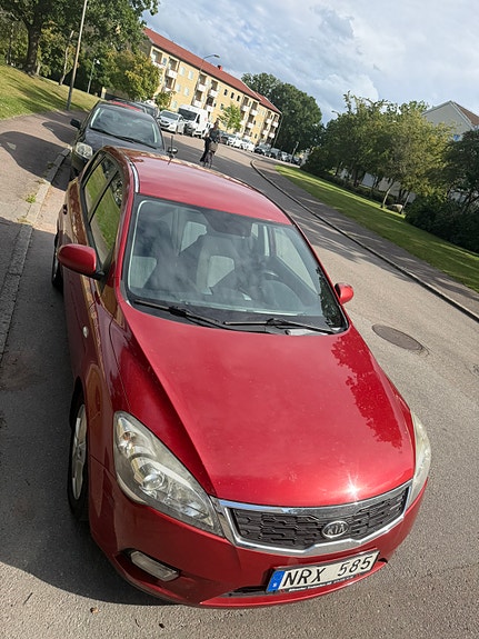 Kia Ceed 2 of 7