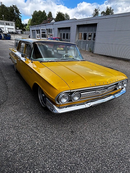 Chevrolet Impala 4 of 16