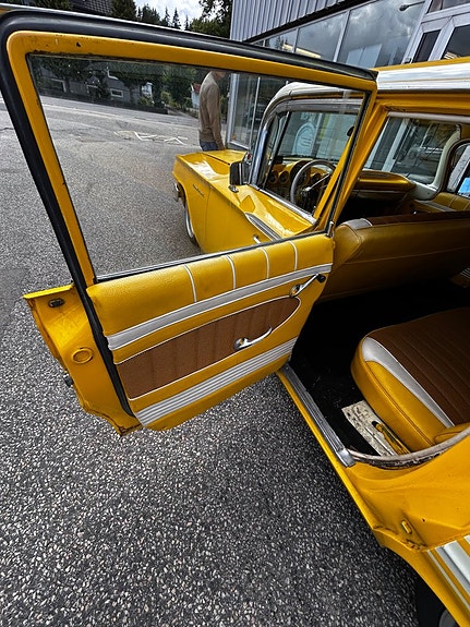 Chevrolet Impala 10 of 16