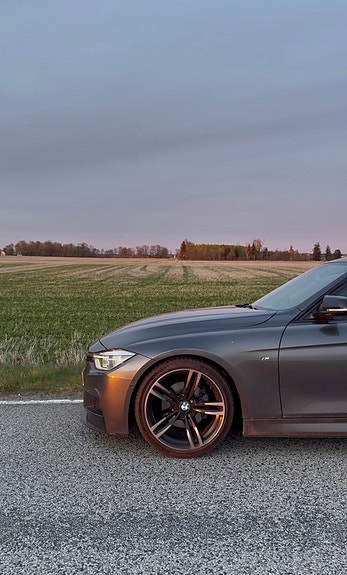 BMW 320d 4 of 6