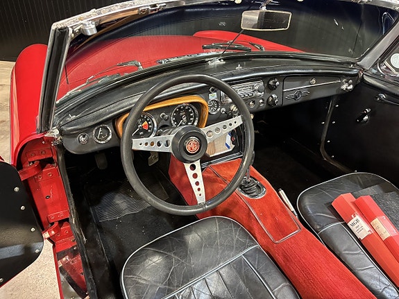 MG MGB 9 of 17