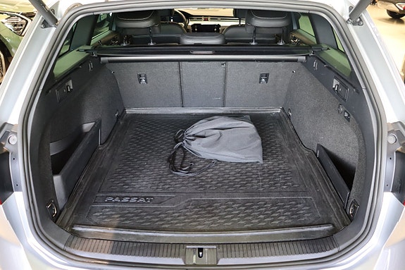 Volkswagen Passat 7 of 29