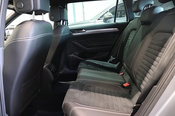 Volkswagen Passat 13 of 29