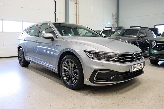 Volkswagen Passat 3 of 29