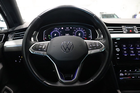 Volkswagen Passat 16 of 29