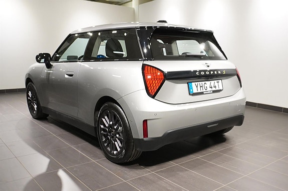 MINI Cooper SE 2 of 2