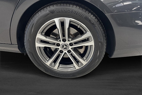 Mercedes-Benz E220 5 of 11