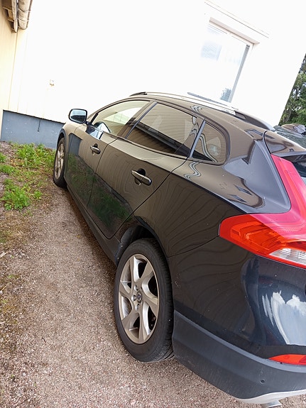 Volvo V40 Cross Country 3 of 7
