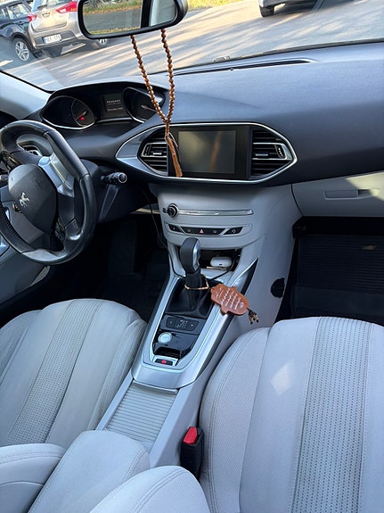 Peugeot 308 SW 6 of 9