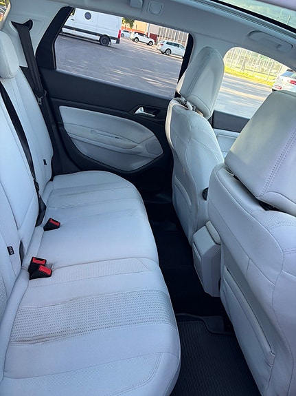 Peugeot 308 SW 7 of 9