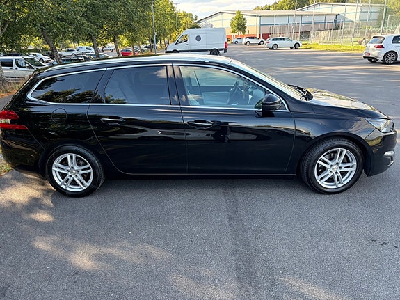 Peugeot 308 SW 3 of 9