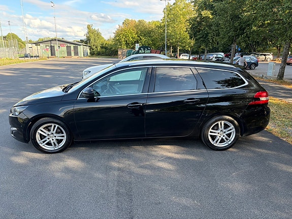 Peugeot 308 SW 2 of 9