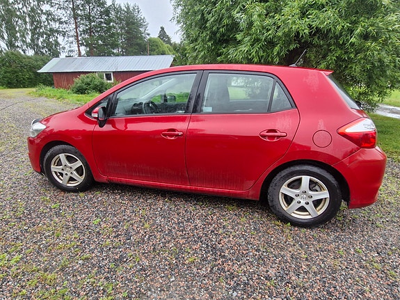 Toyota Auris 5 of 11