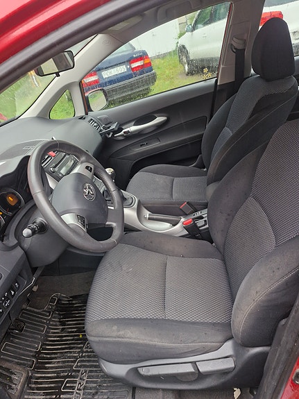 Toyota Auris 7 of 11