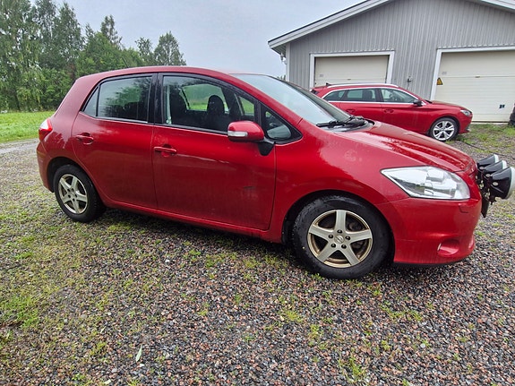 Toyota Auris 2 of 11