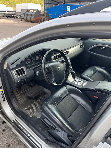 Volvo V70 6 of 8
