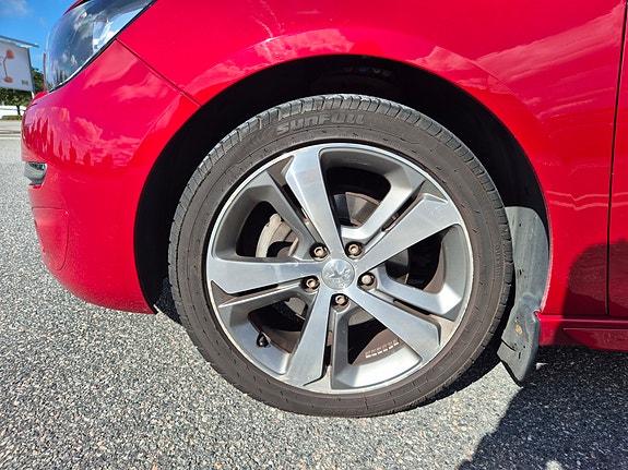 Peugeot 308 3 of 9