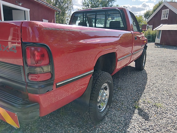 Dodge RAM 2500 3 of 6