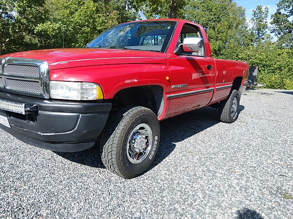 Dodge RAM 2500 2 of 6