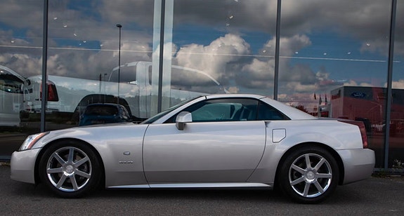 Cadillac XLR 2 of 17