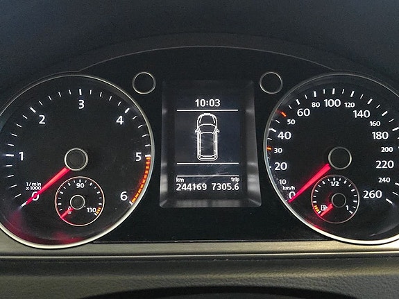 Volkswagen Passat 17 of 19