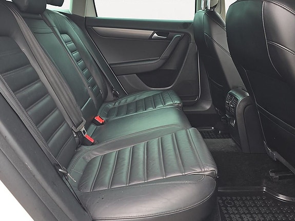 Volkswagen Passat 14 of 19