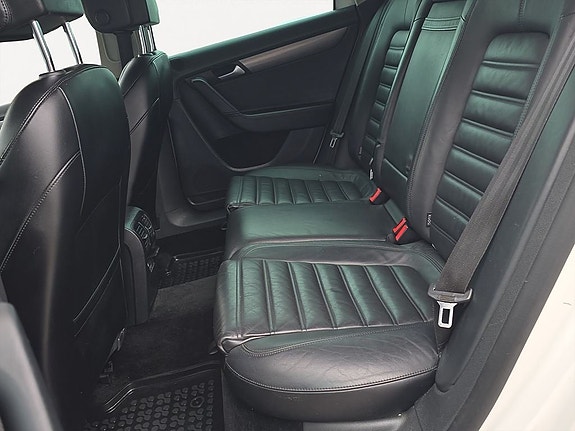 Volkswagen Passat 15 of 19