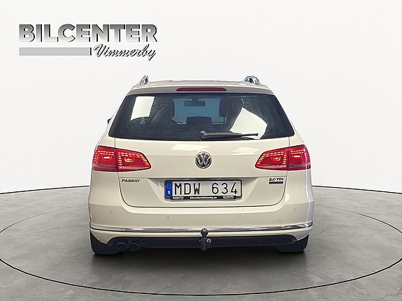 Volkswagen Passat 4 of 19