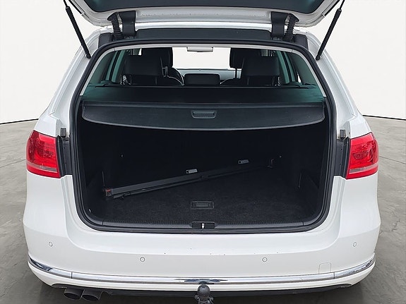 Volkswagen Passat 13 of 19
