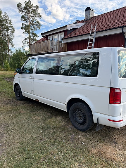 Volkswagen Caravelle 4 of 4