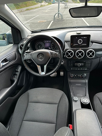 Mercedes-Benz B180 7 of 9
