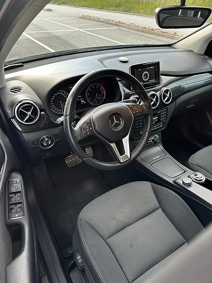 Mercedes-Benz B180 6 of 9