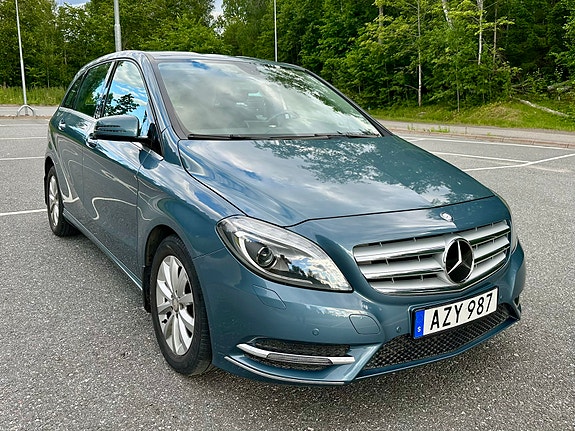 Mercedes-Benz B180 2 of 9