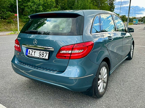 Mercedes-Benz B180 3 of 9