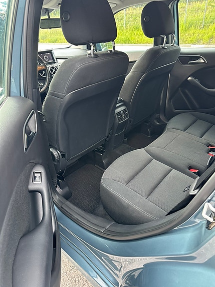 Mercedes-Benz B180 8 of 9