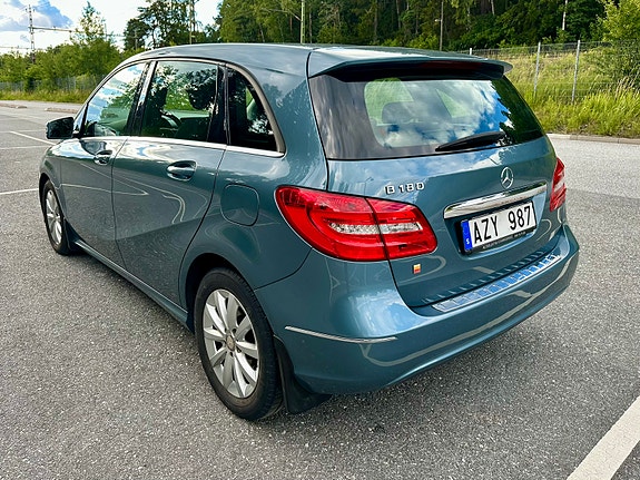 Mercedes-Benz B180 4 of 9