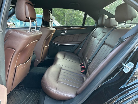 Mercedes-Benz E350 5 of 11