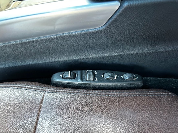 Mercedes-Benz E350 8 of 11