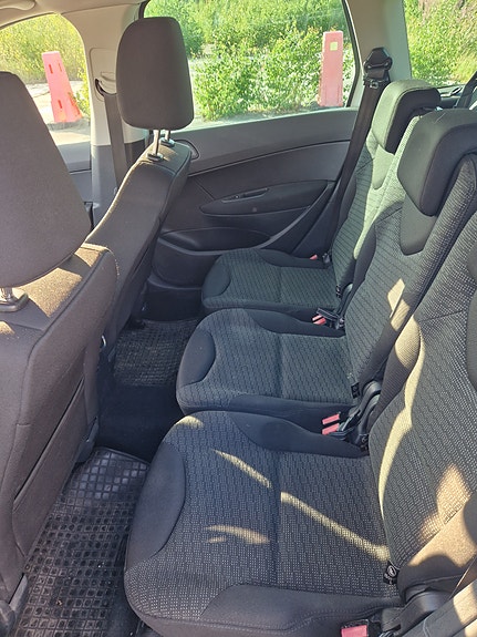 Peugeot 308 SW 9 of 9