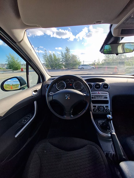 Peugeot 308 SW 7 of 9