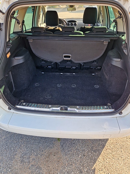 Peugeot 308 SW 6 of 9