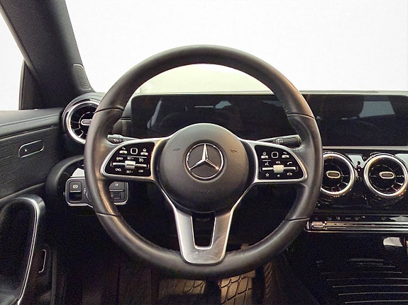 Mercedes-Benz CLA180 11 of 30
