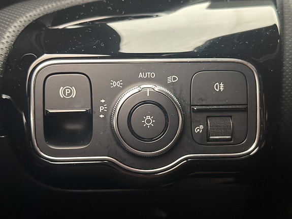 Mercedes-Benz CLA180 26 of 30