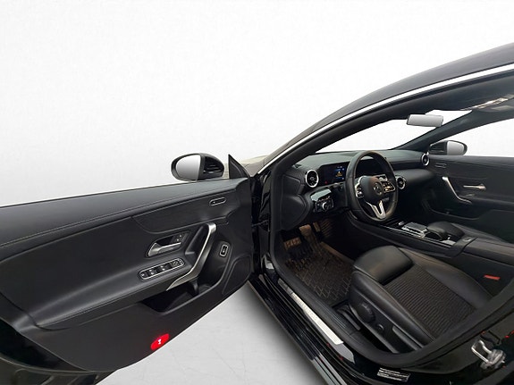 Mercedes-Benz CLA180 8 of 30