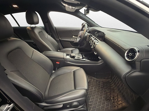 Mercedes-Benz CLA180 21 of 30