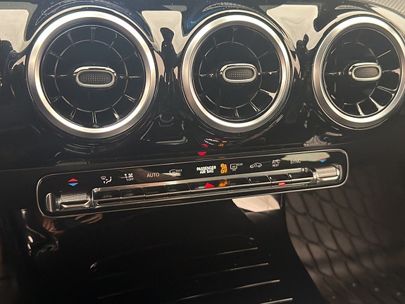 Mercedes-Benz CLA180 18 of 30