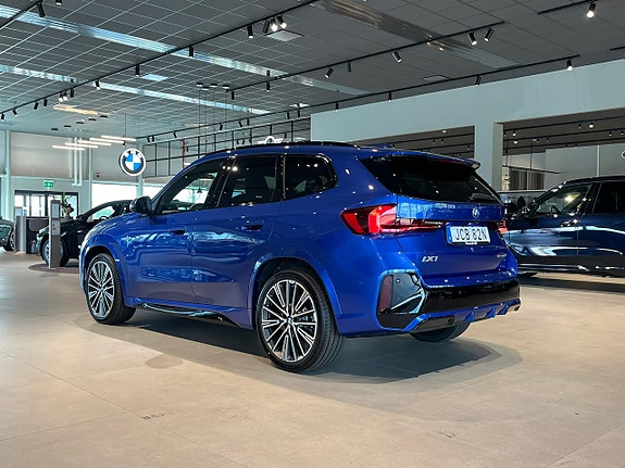 BMW iX1 6 of 20