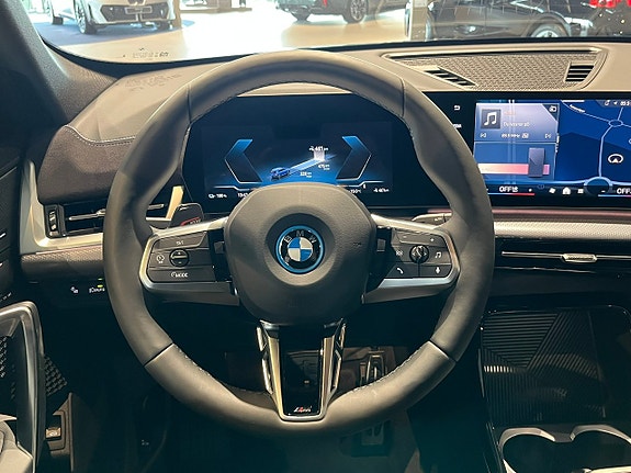 BMW iX1 10 of 20