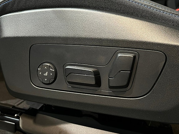 BMW iX1 11 of 20